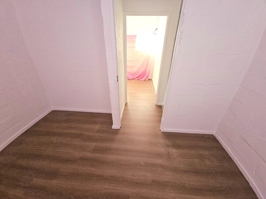 2 Bedroom Property for Sale in Pelican Park Western Cape